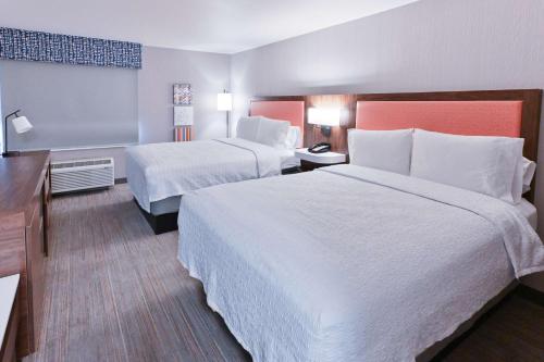 2 queen beds