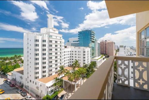 1101- Luxurious 1BR & 2 Bath with City & Ocean Views thumb 4