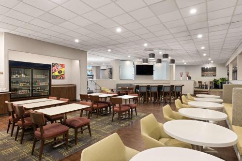 Hampton Inn Spokane Airport - image 7