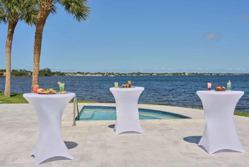 Úszómedence, voco Sandpiper All-Inclusive Resort by IHG in Port Saint Lucie