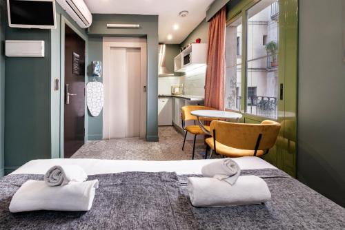 AinB Born-Dames Apartments - main image