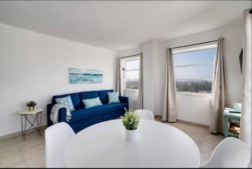 1104- 1BR & 1BA with Spectacular City & Ocean Views thumb 3