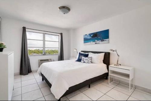 1106- 1BR & 1BA with Balcony, Stunning City & Ocean Views thumb 3