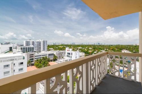 1106- 1BR & 1BA with Balcony, Stunning City & Ocean Views detail