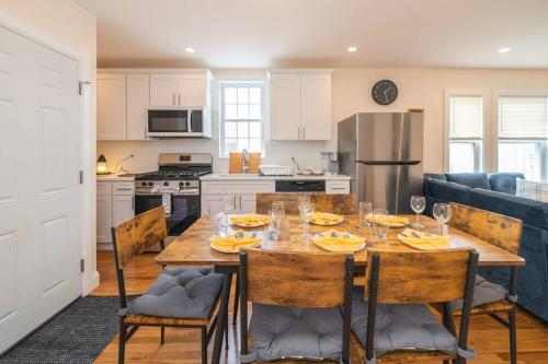 30-3 Newly renovated, airy apartment in Boston in Boston, USA