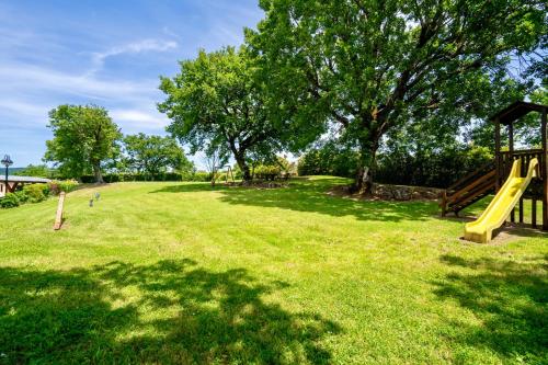 Residence surrounded by greenery with swimming pool in Sorano, Sorano (Foto 6)