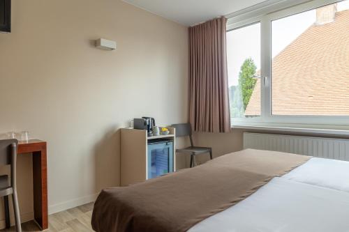 Deluxe Double Room with Shower image 4