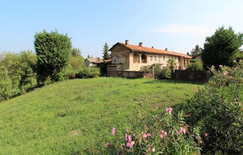 Dārzs, La Casa Dei Nonni, House With Private Pool, Torino in Brozolo
