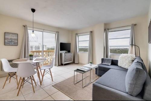 1203- Modern 1BR & 2BA Apartment with Balcony in Miami Beach, USA