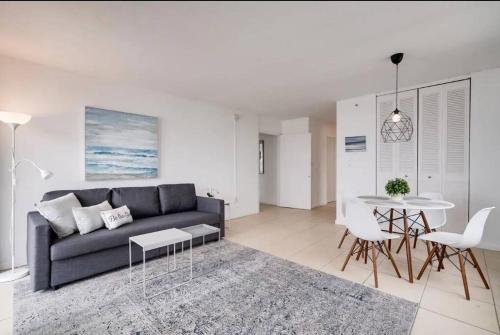 1203- Modern 1BR & 2BA Apartment with Balcony in Miami Beach, USA