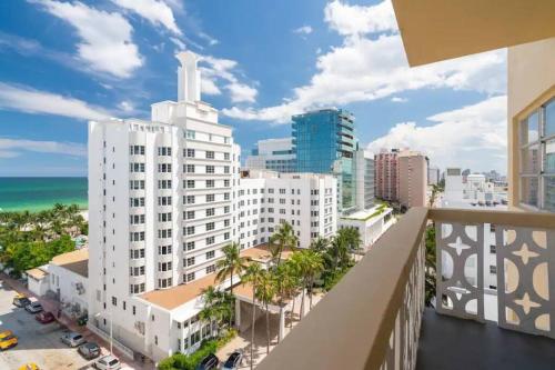1203- Modern 1BR & 2BA Apartment with Balcony in Miami Beach, USA