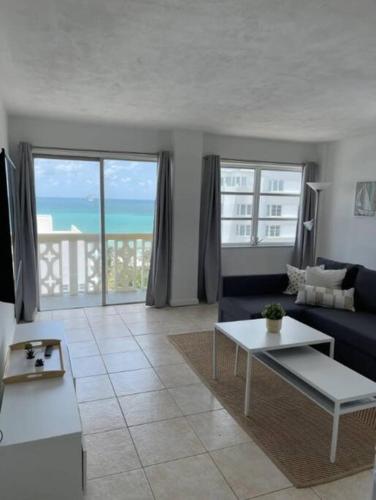1401- Stylish 1BR& 2BA with Breathtaking Ocean Views in Miami Beach, Vereinigte Staaten von Amerika