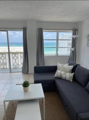 1401- Stylish 1BR& 2BA with Breathtaking Ocean Views in Miami Beach, USA