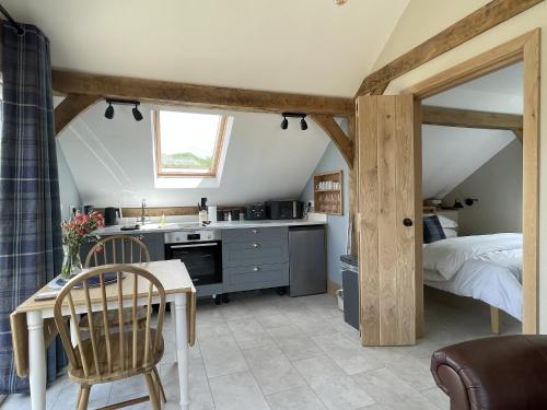 Lancasters Cottage - image 9