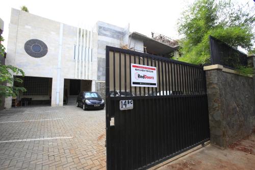 Foto - RedDoorz near Cilandak Town Square