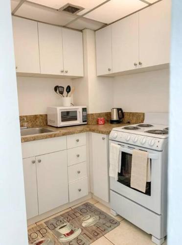 1402- Oceanfront 1BR & 1 Bath Retreat with Stunning Views in Miami Beach, USA