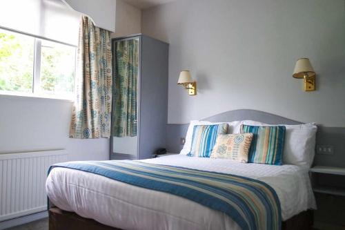 The Hannafore Point Hotel - Tap to explore photos