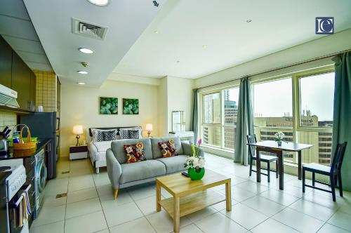 Luxury Escapes - Furnished studio with balcony in Royal Oceanic, Dubai