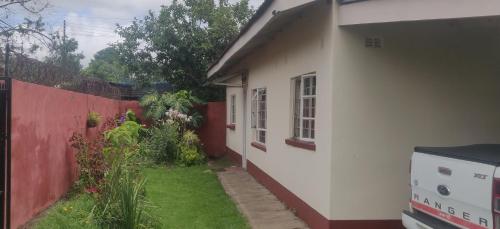Cottage on 1st Street in Ruwa