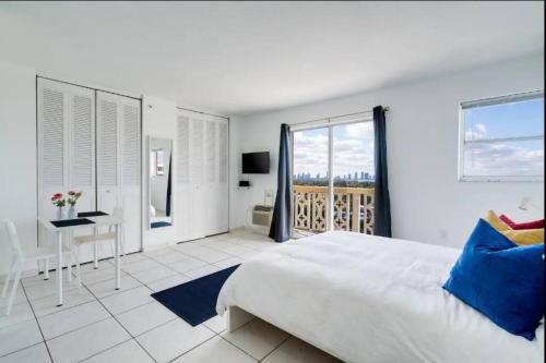 1405- South Beach 1BR & 1BA- Stunning Ocean View Oasis thumb 2
