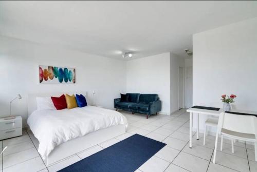 1405- South Beach 1BR & 1BA- Stunning Ocean View Oasis in Miami Beach, USA