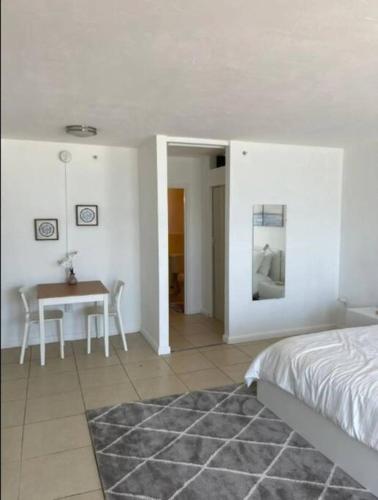 1502- Seaside Serenity- 1BR & 1BA, Ocean Views in Miami Beach, USA