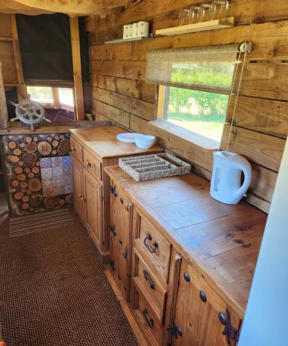 Vigo Retreat Boat yurt - Offham