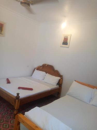 2 double beds
