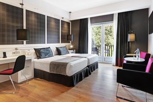 3 twin beds