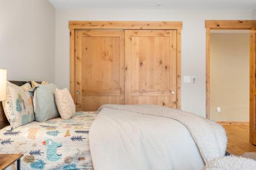 White Spruce Condo by Canadian Rockies Vacation Rentals