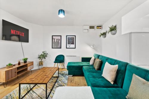 Large Central Penthouse in Leciester