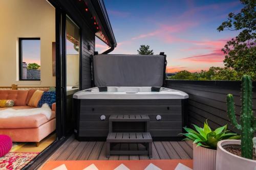 Music Row Hot Tub & Views in Nashville, USA
