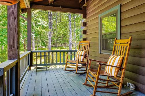 Charming Mohonk Retreat Pool Fire Pit Hot Tub in New Paltz, USA