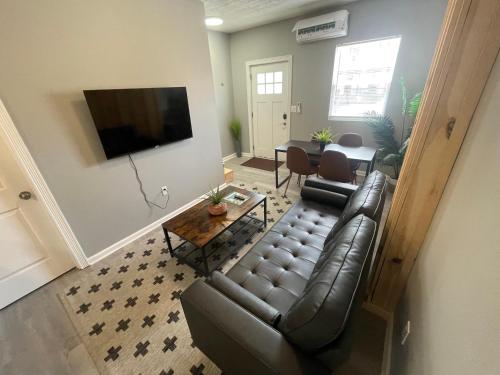 The Yale Townhouse 2 - 2BR in Columbus, USA