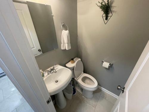 The Yale Townhouse 2 - 2BR in Columbus, USA