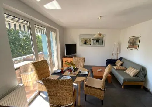 Luminous apartment in Kehl near Strasbourg, conveniently located next to a tram stop with direct access to Strasbourg city centre in Kehl am Rhein, Deutschland