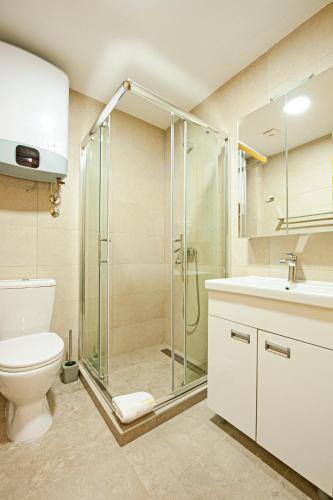 One-Bedroom Apartment image 10