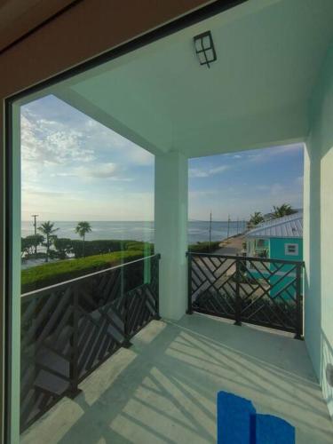 Oceanview Luxury Retreat 12 Guest 6 Beds Pool&Dock in Marathon, USA