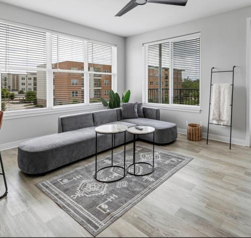 Bold 2202 I Parking I Pool I Gym I Parking