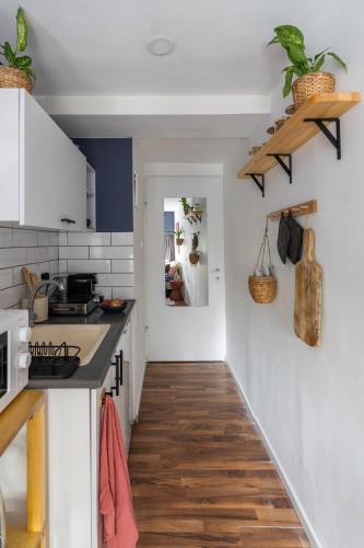 Dotan's Boutique Studios - By Gordon Beach! - image 2