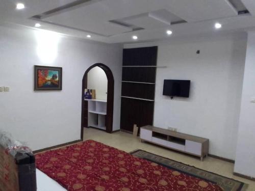 House - Sleeps 6 & Free Parking, Лагос (фото 6)