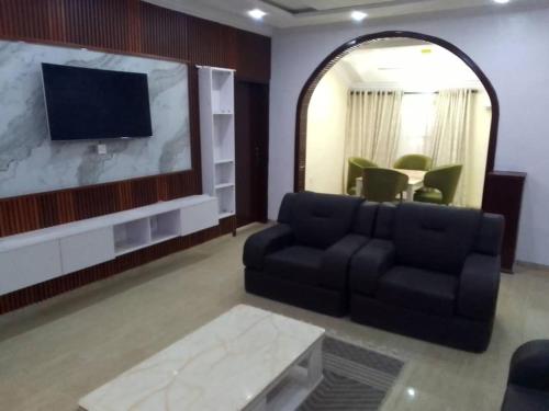 House - Sleeps 6 & Free Parking, Лагос (фото 4)