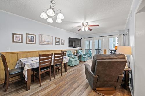 Pelicans Watch 209 image