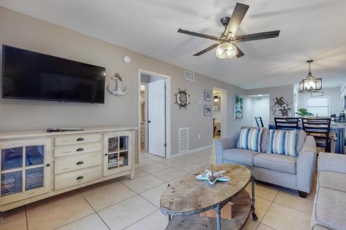 Perfect Gulf View 2 Bedroom Beach Front And Brand New Furnishings Throughout! - image 2