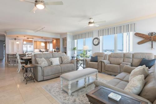 Upscale & Spacious Condo In The Coveted Mustique Complex With Breathtaking Views - image 10