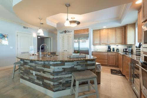 Upscale & Spacious Condo In The Coveted Mustique Complex With Breathtaking Views - image 3