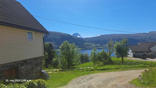 Kårhus på småbruk (Karhus pa smabruk) in Nordfjordeid