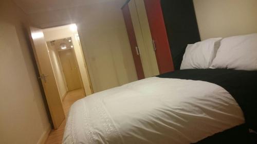 Alexandra Heights 2 Bedroom Apartment - main image