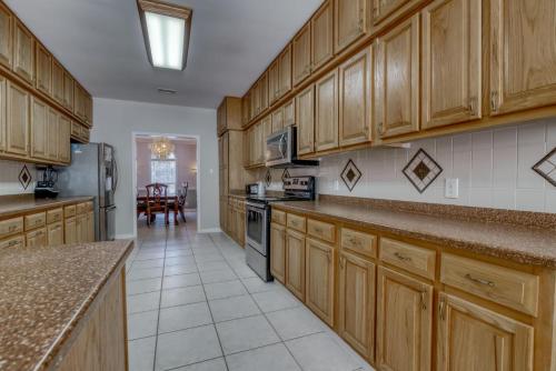 Gorgeous Home For Huge Family or Ball Team Sleeps 20!!! - image 9
