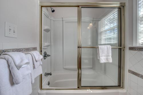 Gorgeous Home For Huge Family or Ball Team Sleeps 20!!! - image 13